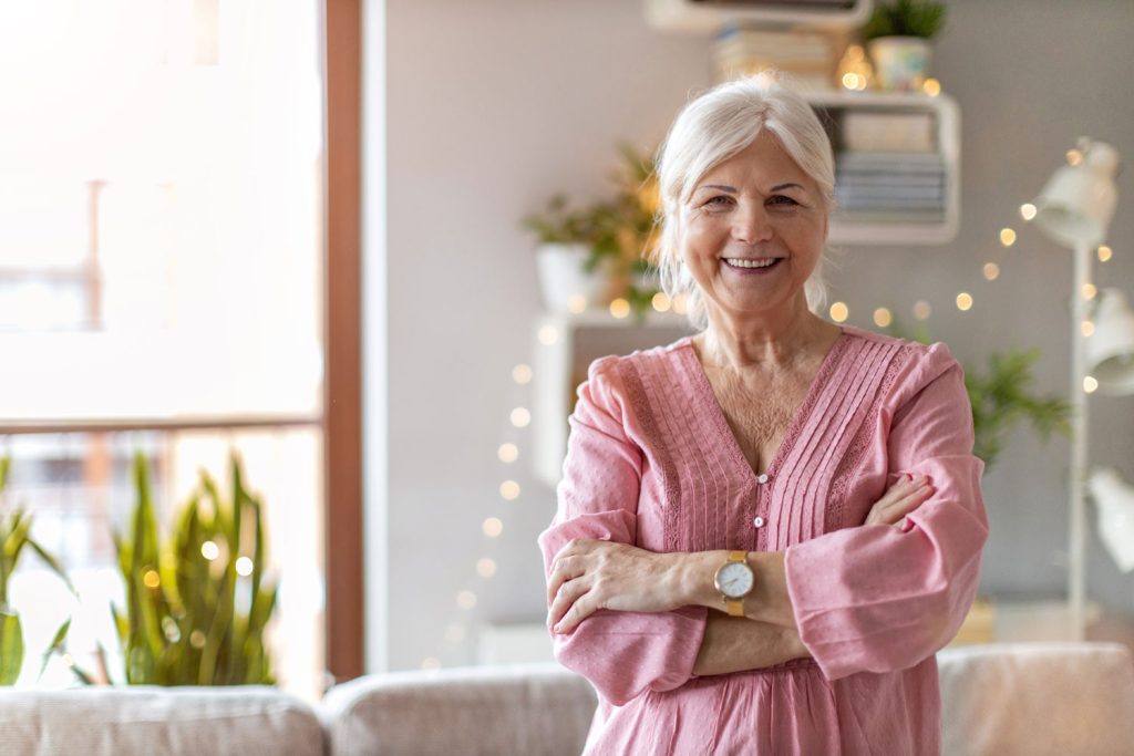 Senior dans résidence confort bien-être